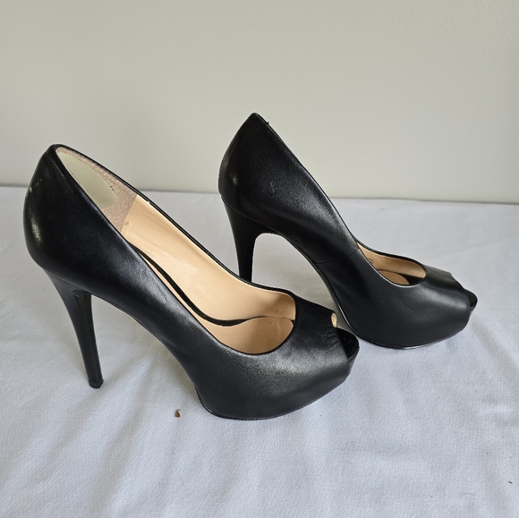 GUESS Honora Black  Peep-Toe Platform Pumps Size 6M - Picture 4 of 7